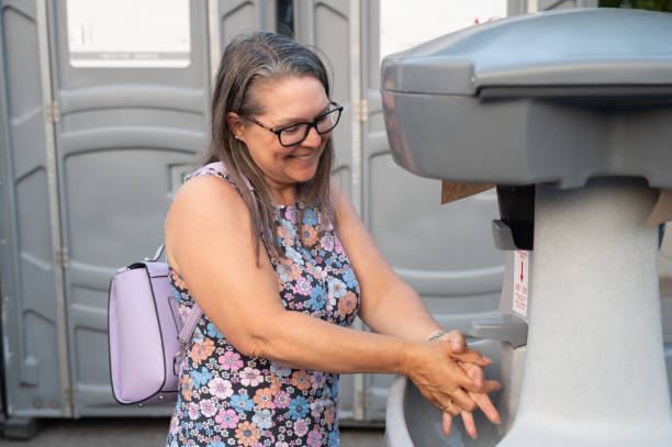 Best Portable restroom trailer rental  in Grosse Pointe Woods, MI